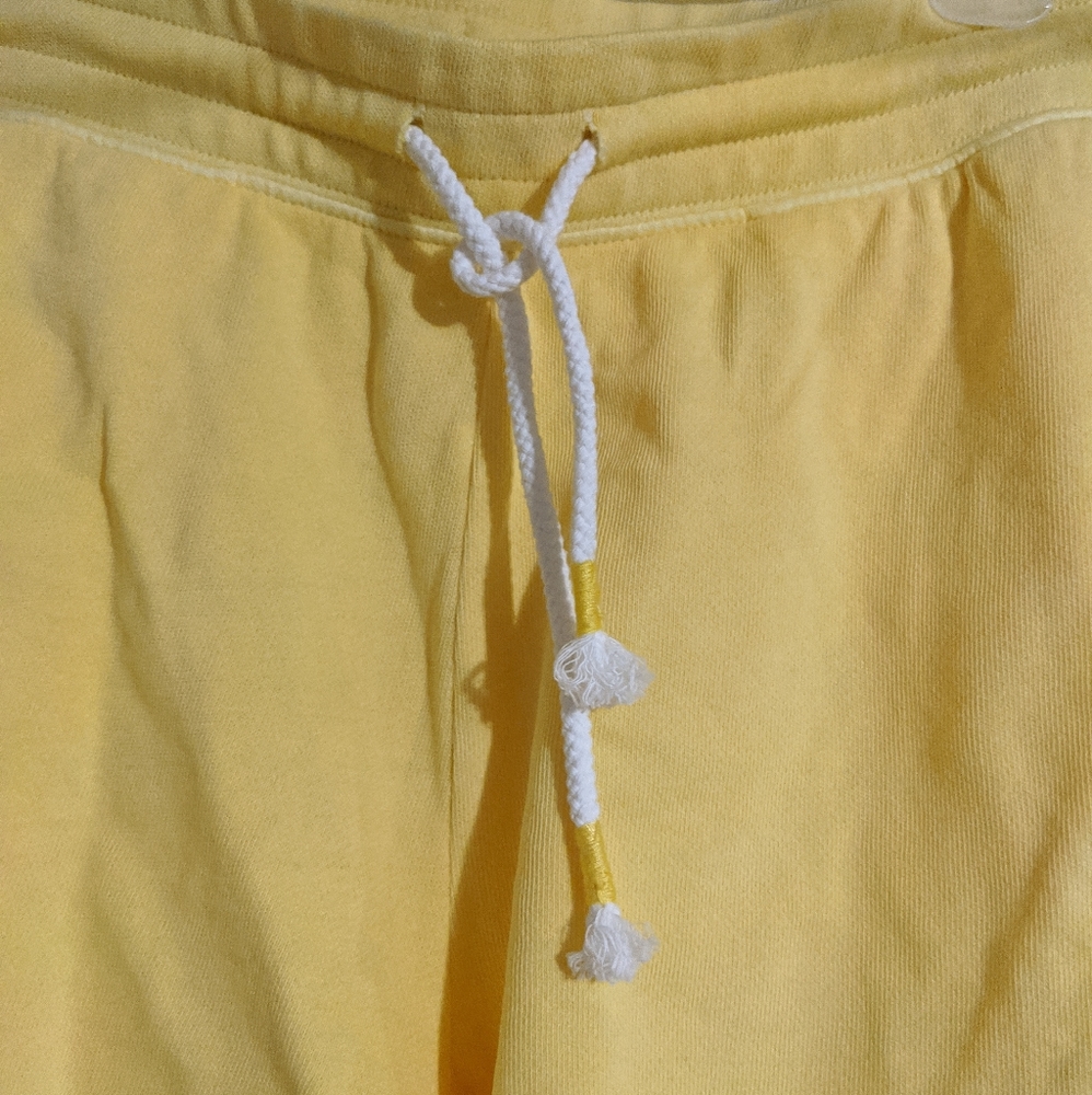 Old navy Yellow shorts size m - Picture 2 of 3